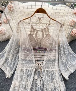 Alternative view of Daisy shrug beach set