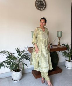 Alternative view of NIHARIKA HEAVY SUIT